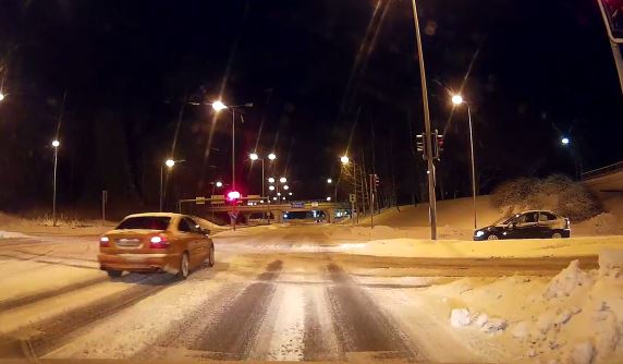 Punaista päin liikennevaloissa Oulussa