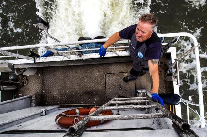 Roope-Botnia on Mikael Thodénin koti arkipäivisin huhtikuun puolesta välistä lokakuun loppuun. Tämä on jo miehen 18. kesä laivalla. KUVAT: OUTI NEUVONEN