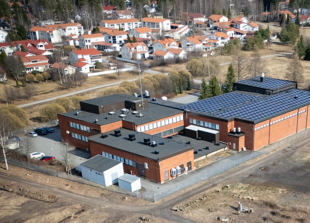 Hintan vesilaitos sijaitsee Oulujoen pohjoisrannalla lähellä Hintan asuinaluetta. Uusi laajennusosa rakennetaan vanhan vesilaitoksen yhteyteen.