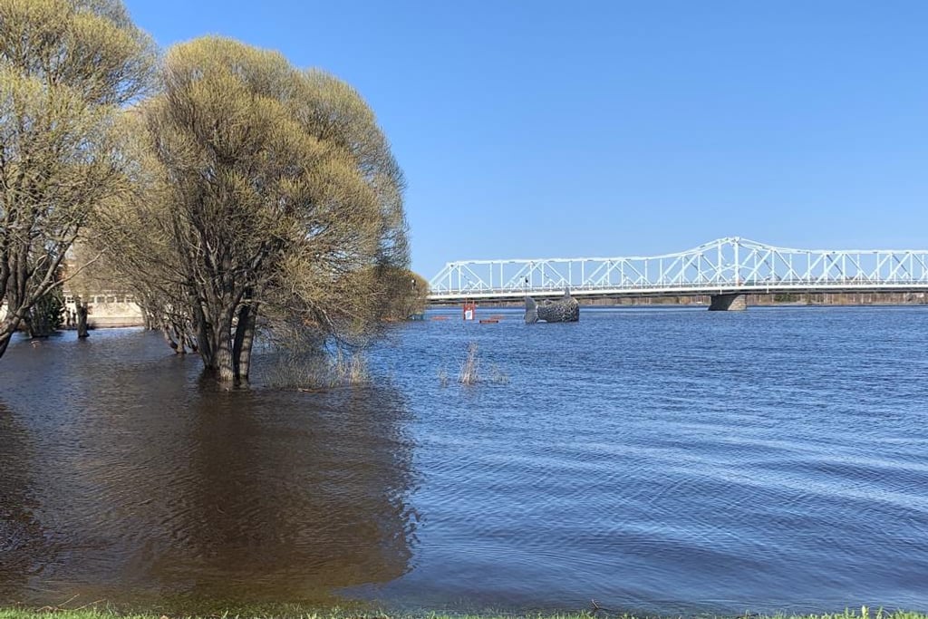 Vedenkorkeudet nousevat nyt nopeasti Lapin joissa – Tornionjoella tulvasta ei odoteta yhtä suurta kuin vuosi sitten