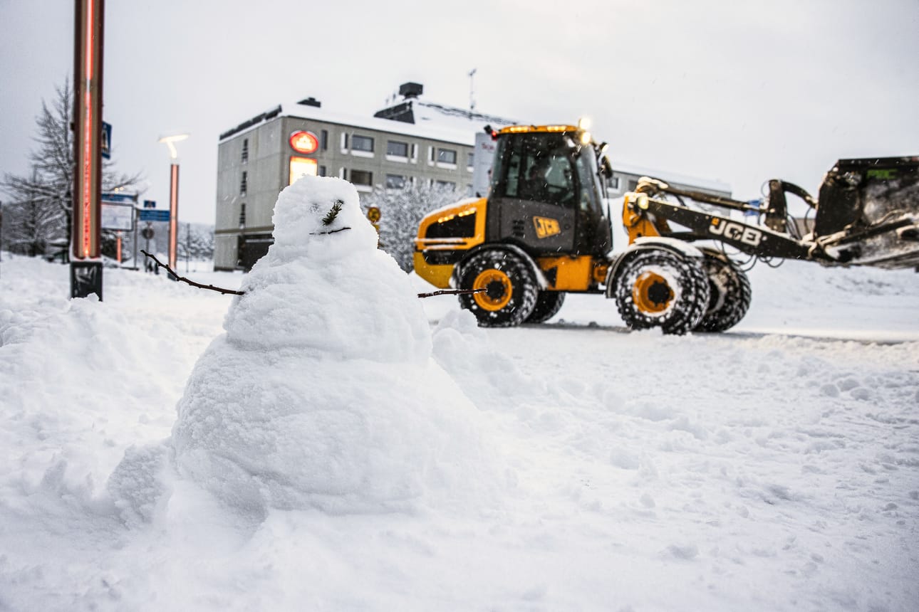 Kaupungin kaduilla on uurastanut koko Alltimen kalusto yötä päivää.
