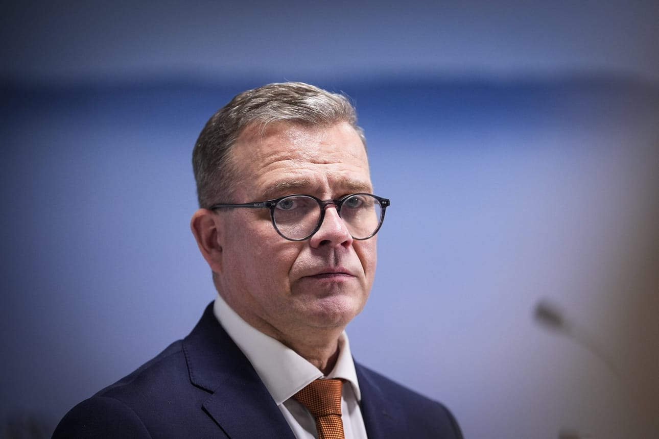 Pääministeri Petteri Orpo (kuvassa) toivottaa RKP:n uudelle puheenjohtajalle Anders Adlercreutzille erittäin suuret onnittelut. LEHTIKUVA / Kalle Parkkinen