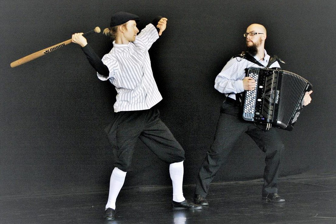 Digiharmonikan maailmanmestari Toni Perttulan käsissä haitari taipuu vaikka sirkukseen