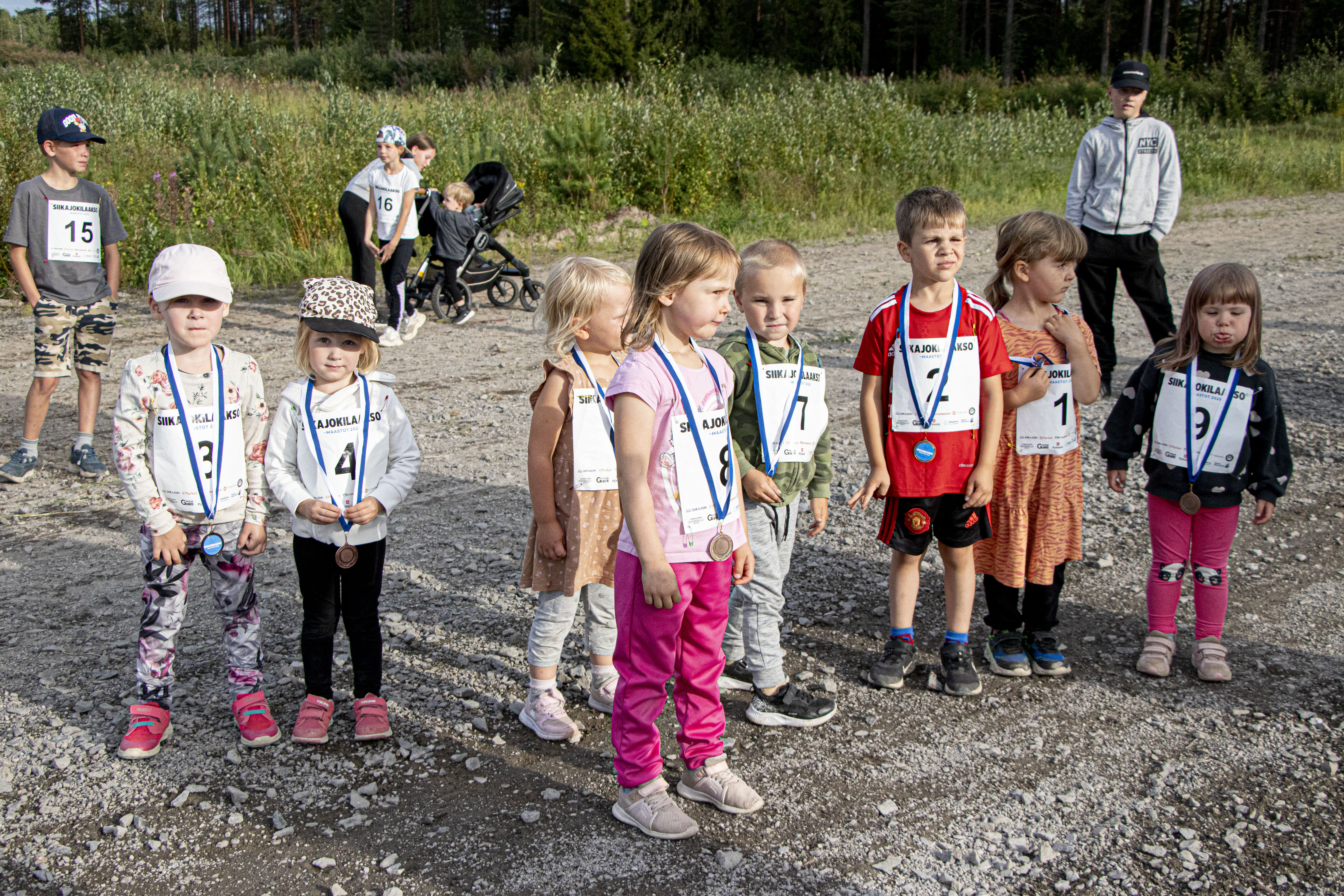 Viisivuotiaitten ja nuorempien sarjassa oli eniten osallistujia. Juoksun jälkeen mitalit saivat Alina Toppila, Nelma Toppila, Eevi Yrjänä, Manna Ojantakanen, Nooa Lehtelä, Aatu Mechiche, Amelia Mechiche ja Sylvi Turpeenoja.