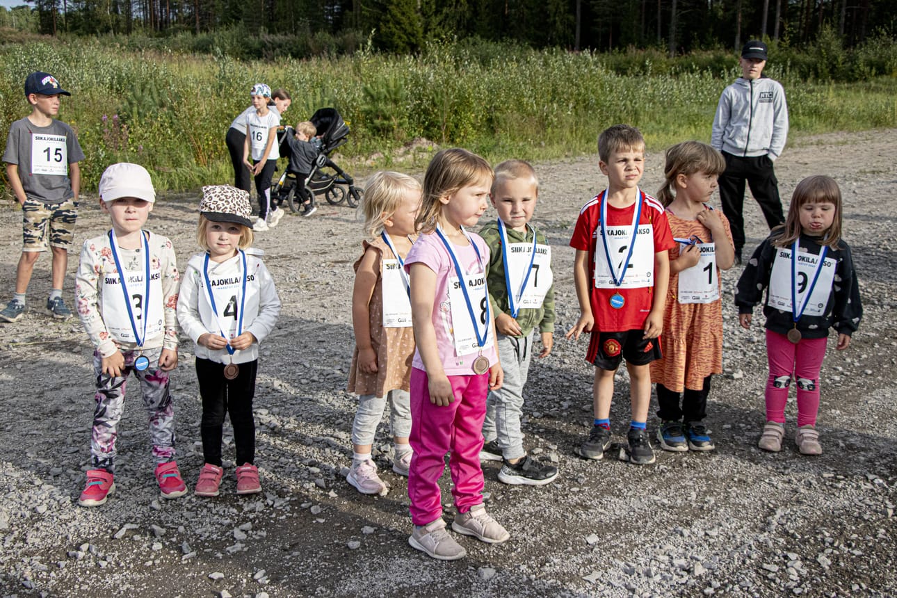 Viisivuotiaitten ja nuorempien sarjassa oli eniten osallistujia. Juoksun jälkeen mitalit saivat Alina Toppila, Nelma Toppila, Eevi Yrjänä, Manna Ojantakanen, Nooa Lehtelä, Aatu Mechiche, Amelia Mechiche ja Sylvi Turpeenoja.