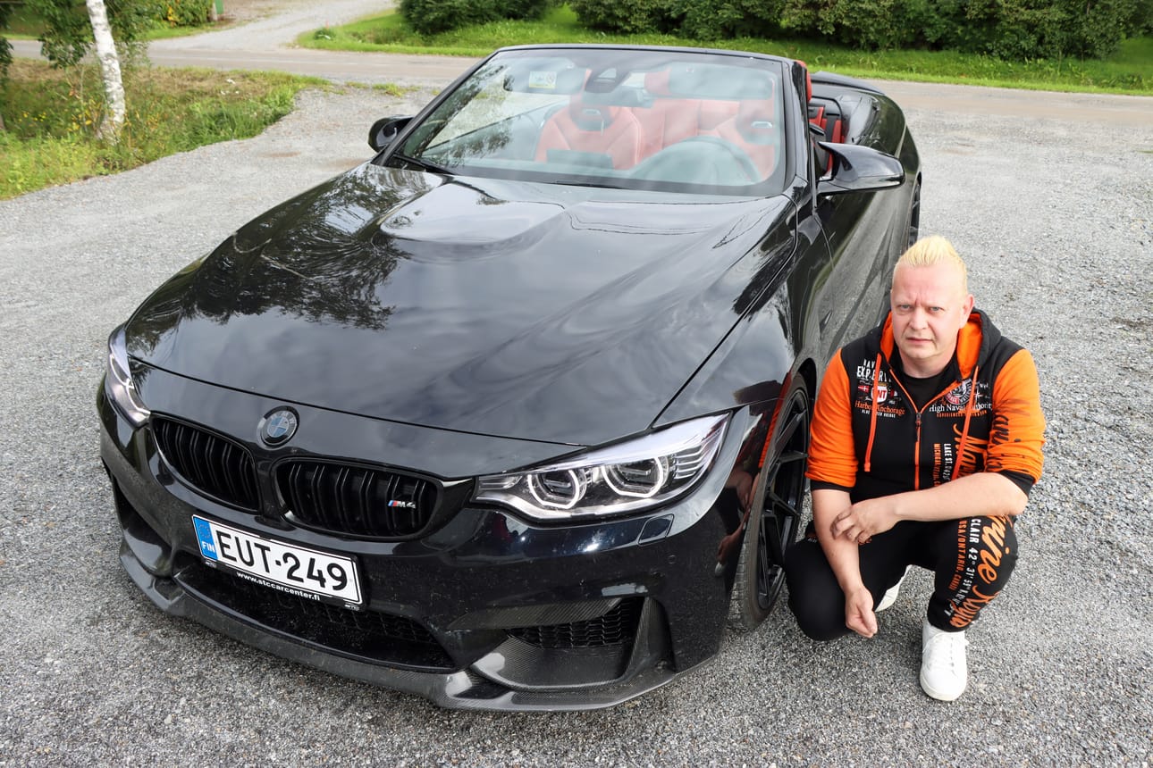 Jari Lähdesmäki on harrastanut autoja pikkupojasta lähtien. Nyt hän on saanut kerättyä upean autokokoelman, jonka uusin tulokas on 2015 BMW M4 Cabriolet.