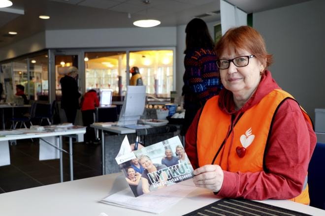 Anneli Murto muistuttaa, että liikunta ja hyvä olo ovat osa sydänterveyttä. Siksi Alajärven Sydänyhdistys on mukana Elämäni eläkevuodet -valmennuksessa. KUVA: SARI HEINILÄ