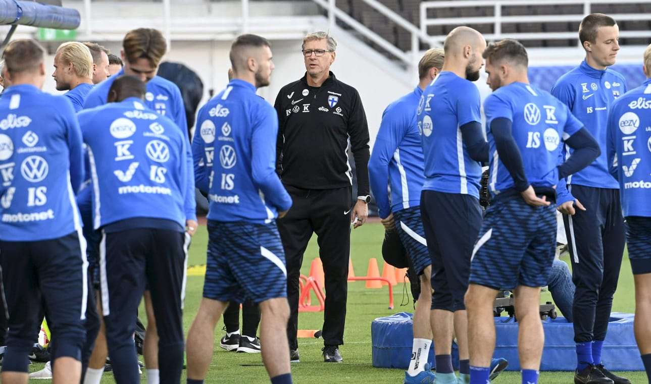Huuhkajilla hyvä mahdollisuus edetä 24 maan lopputurnaukseen toista kertaa peräkkäin. LEHTIKUVA / HEIKKI SAUKKOMAA