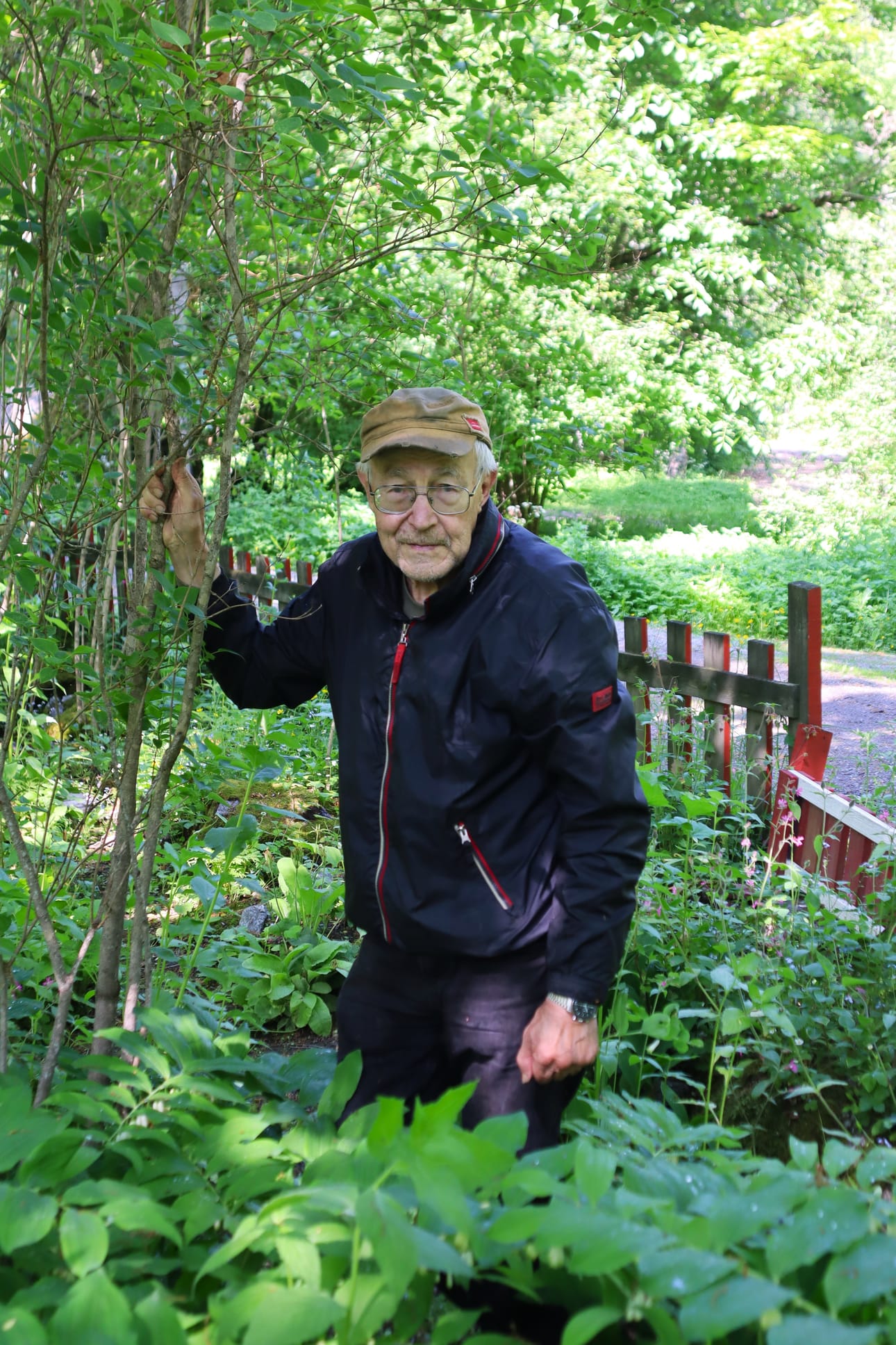 Antti Nurmi huolehtii Yxgärden puutarhasta täysin vapaaehtoisesti.