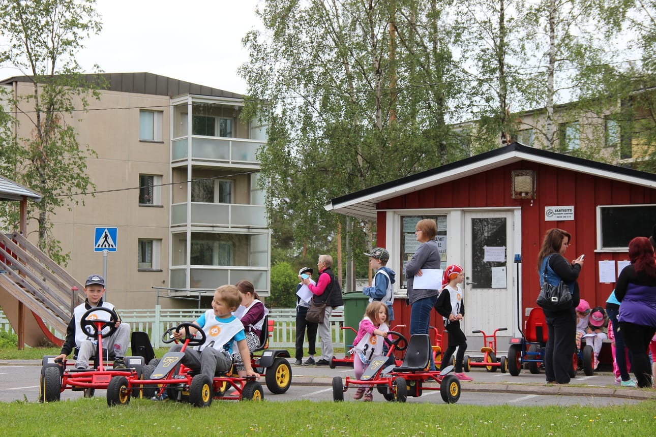 Liikennepuiston toimintapäivä veti mukavasti väkeä.