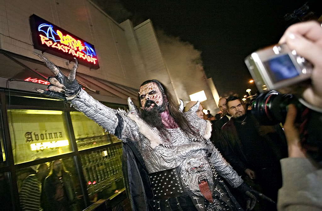 Lordi avasi oman ravintolan nimeään kantavalle aukiolle Rovaniemen keskustaan joulukuussa 2006.