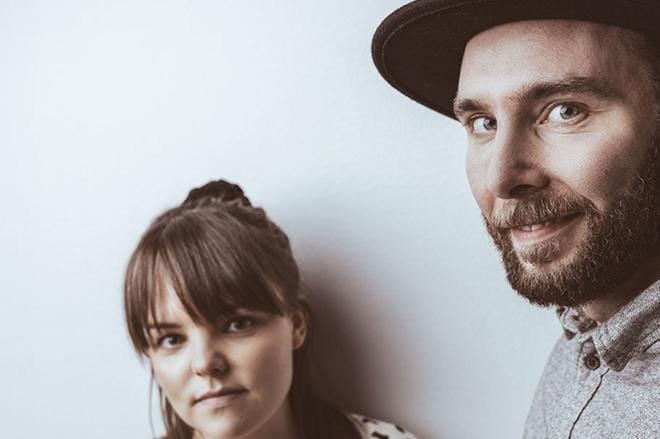 Laulava duo Eve & Ossi vierailevat evankelioimistiimin järjestämässä musiikki-illassa Alajärven kirkossa. KUVA: MIKA NUORVA
