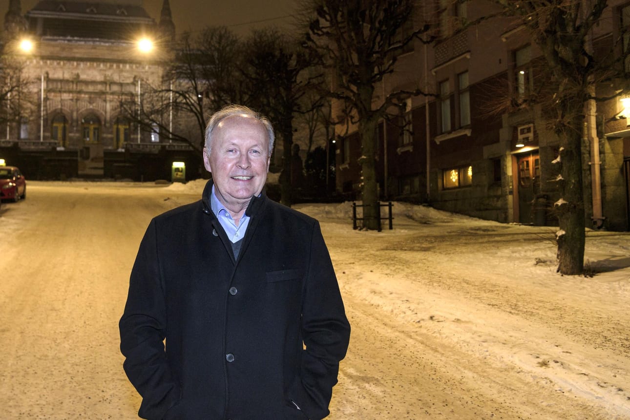 Varsinais-Suomen hyvinvointialueen ääniharava Aki Lindén ei kommentoi ministerispekulaatioita. Hän kertoo odottavansa puolueen ratkaisuja.