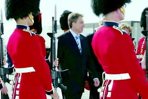 Uudelle mantereelle. Britannian pääministeri Tony Blair saapui tiistai-iltana Calgaryn lentokentälle osallistuakseen G8-maiden huippukokoukseen.