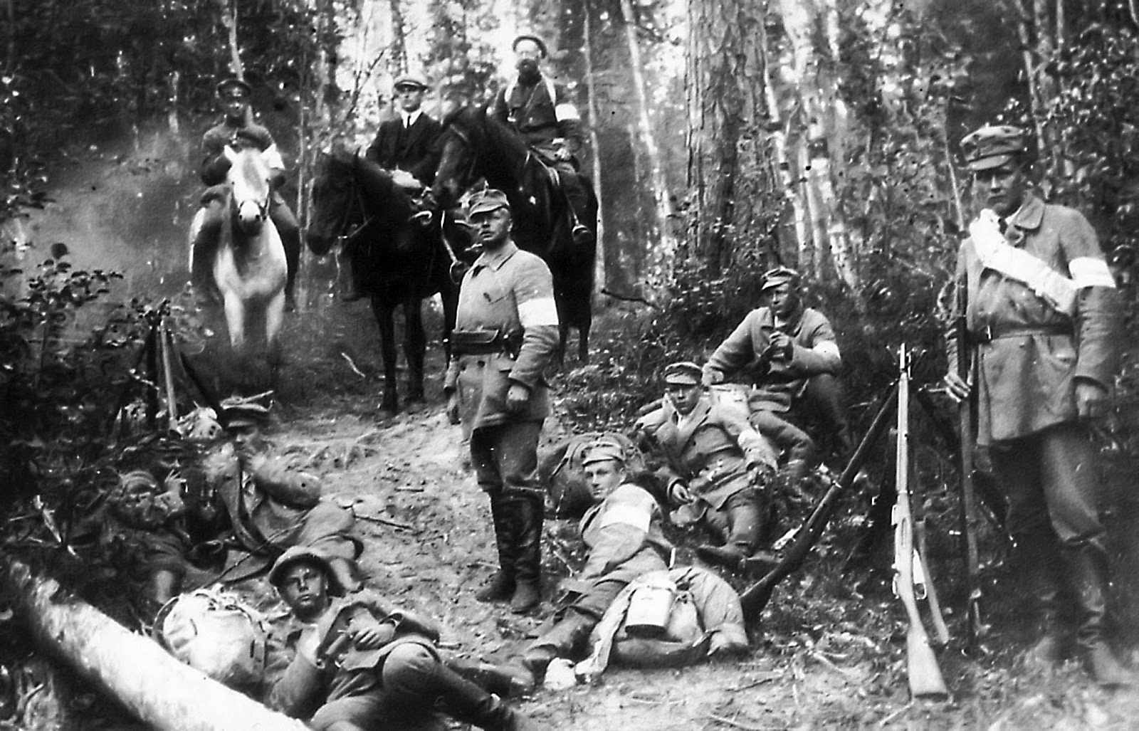 Kesällä 1918 Walleniuksen retkikunnan pudasjärveläinen komppania sai vastaansa englantilaisten johtaman ja varustaman Muurmannin legioonan, johon kuului myös muutama pudasjärveläinen.