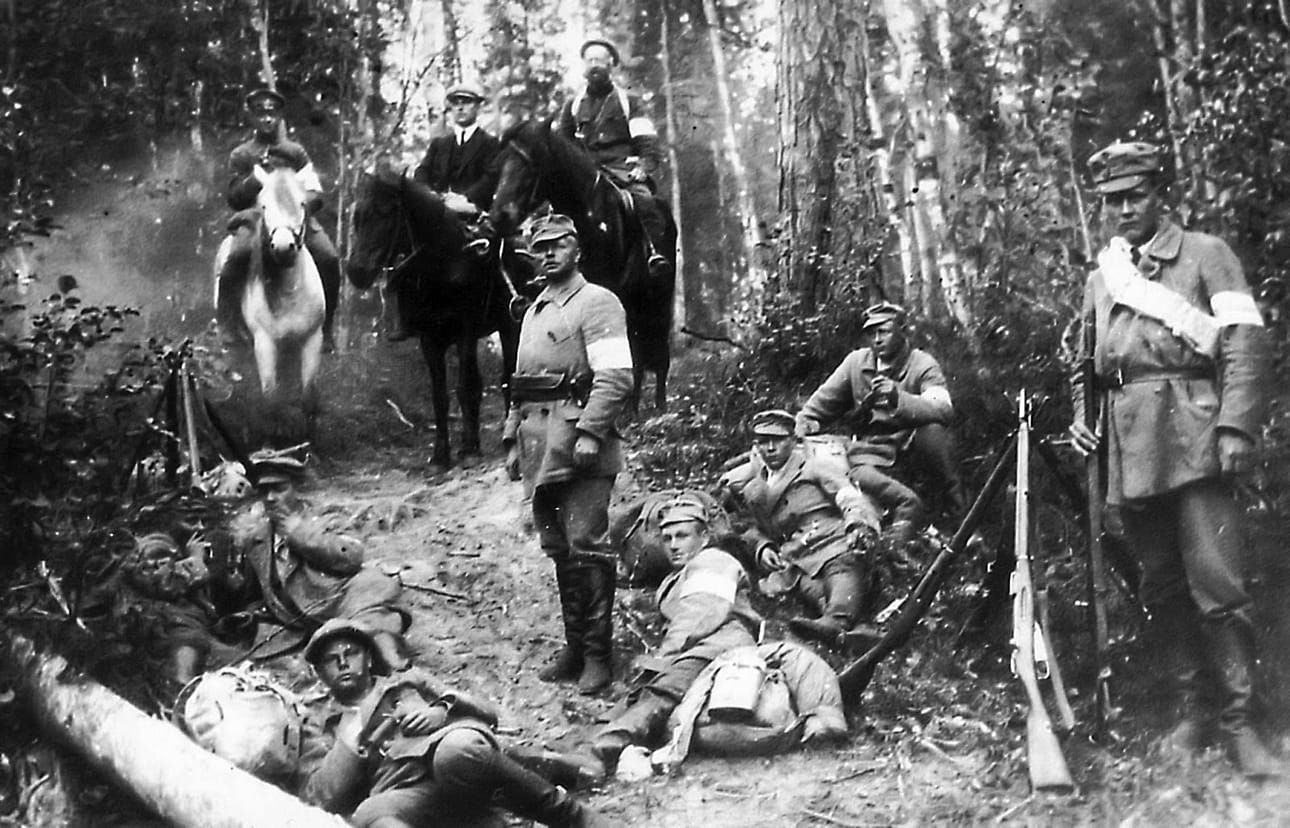 Kesällä 1918 Walleniuksen retkikunnan pudasjärveläinen komppania sai vastaansa englantilaisten johtaman ja varustaman Muurmannin legioonan, johon kuului myös muutama pudasjärveläinen.