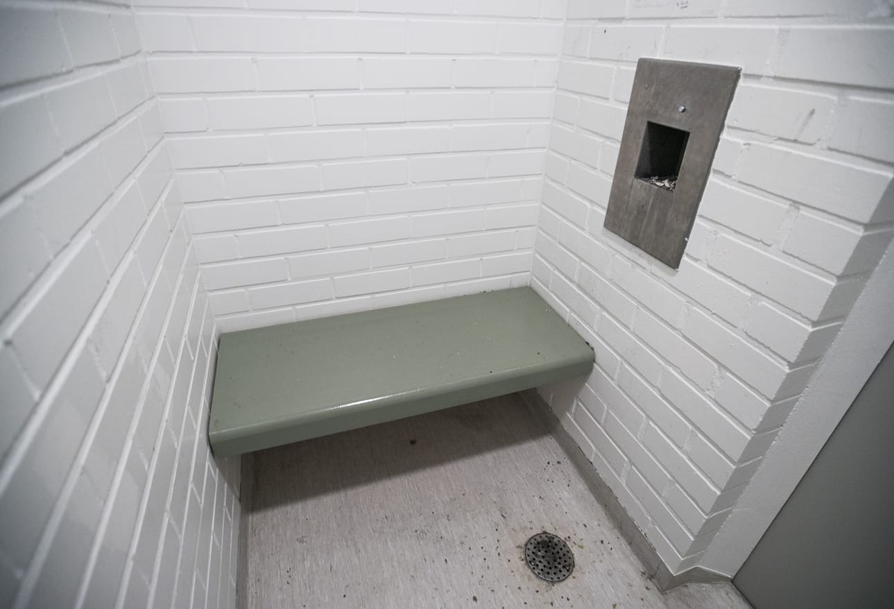 Kun poliisitalo tyhjennettiin, käräjäoikeus ei ole voinut enää käyttää poliisivankijoita.
