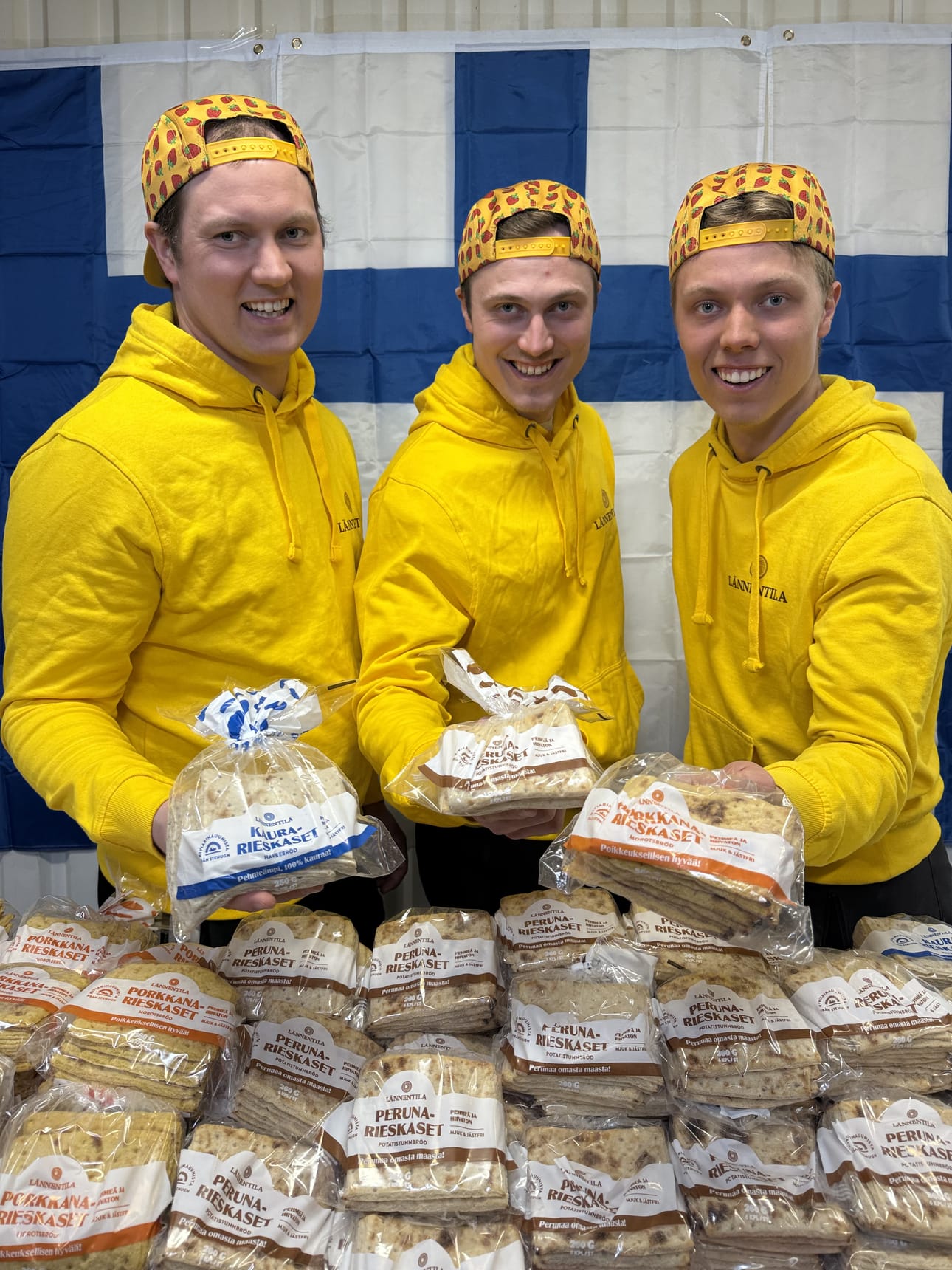 Lännentilan Viljami, Joonas ja Klaus Karjula tekevät töitä tehdäkseen rieskastaan maan kuuluisimman.