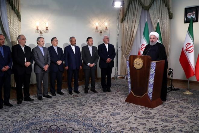 Iranin presidentti Hassan Rouhani kommentoi Trumpin päätöstä siten, että Iran pysyy vielä sopimuksessa, jos sopimus pysyy Iranin kansallisille eduille hyödyllisenä. KUVA: PRESIDENTIAL OFFICE / HANDOUT