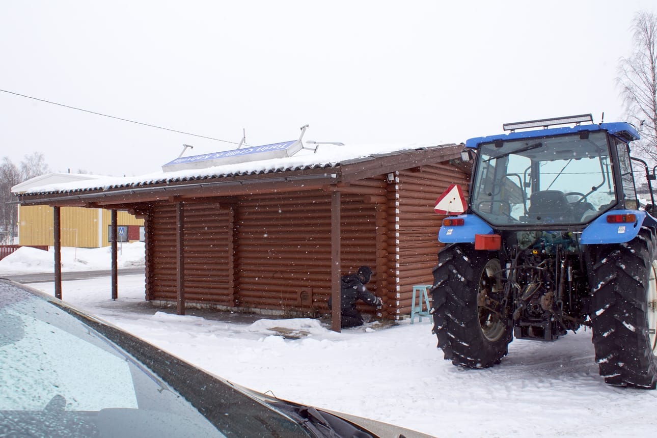 Torin grillin hirsirakennus oli vielä viime viikolla pystyssä vaan ei ole enää.