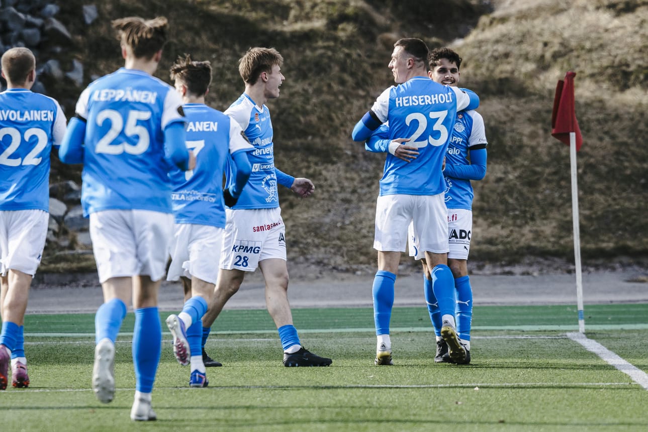 Kapteeni Finn Heiserholt johdatti vierasjoukkueen taidetta hiponeeseen puolustussuoritukseen Vantaalla.