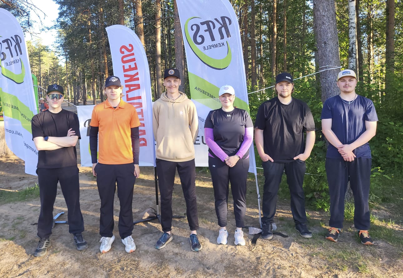 Viimeisen osakilpailun voittajat: Valtteri Järvelin (vasemmalla), Toivo Turtia, Eerik Säkkinen, Riina Silkamo, Aki Isopahkala ja Lari Poutiainen.
