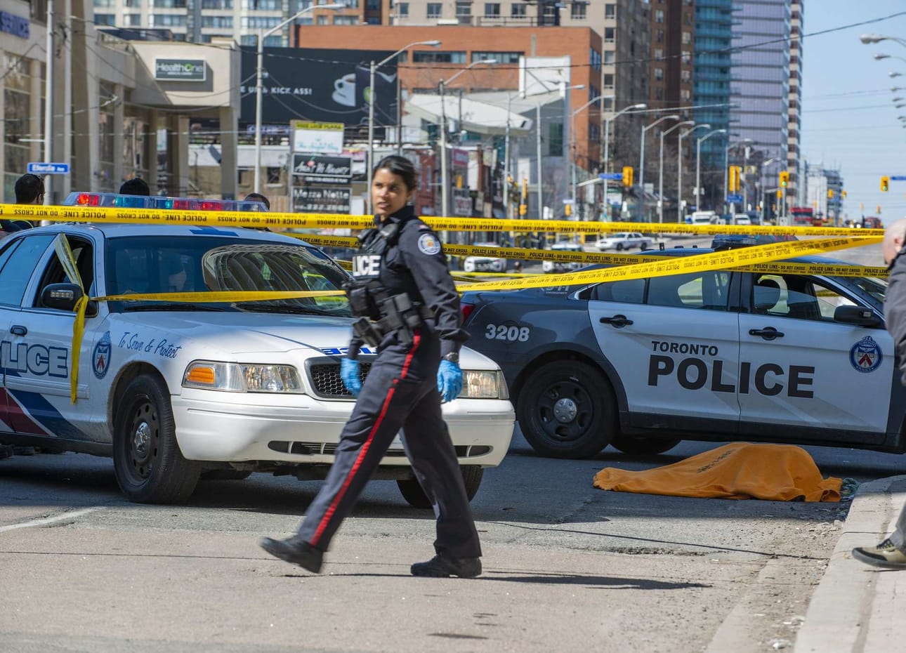 Toronton poliisi on pyytänyt silminnäkijöitä auttamaan tutkinnassa ja kertomaan havainnoistaan.