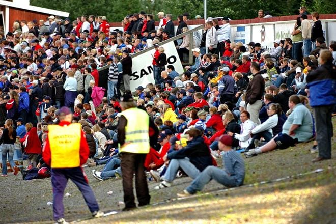 Aluehallintovirastot tekivät maanantaina 24.8.2020 tartuntatautilain mukaiset päätökset yleisötilaisuuksien ja yleisten kokousten järjestämisestä syyskuussa. Päätösten mukaan yli 50 hengen tapahtumia voi järjestää sisätiloissa ja rajatuissa ulkotiloissa silloin, kun tapahtumanjärjestäjä pystyy varmistamaan osallistujien turvallisuuden. ARKISTOKUVA