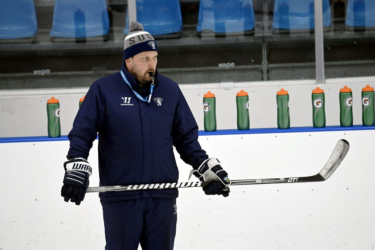 Antti Pennanen kuvassa jääkiekon alle 20-vuotiaiden maajoukkueen leirillä Vierumäellä heinäkuussa 2022. LEHTIKUVA / ANTTI AIMO-KOIVISTO