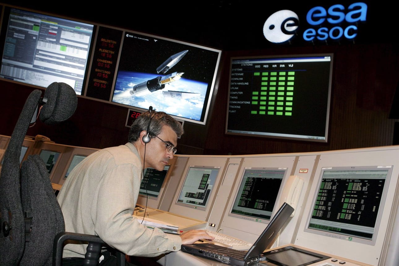Arkistokuvaa CryoSat-satelliitin laukaisusta. Satelliitin piti tallentaa dataa napa-alueilta ja mitata esimerkiksi merijään paksuutta, mutta sen laukaisu epäonnistui. Satelliitin korvaaja saatiin taivaalle vuonna 2010.