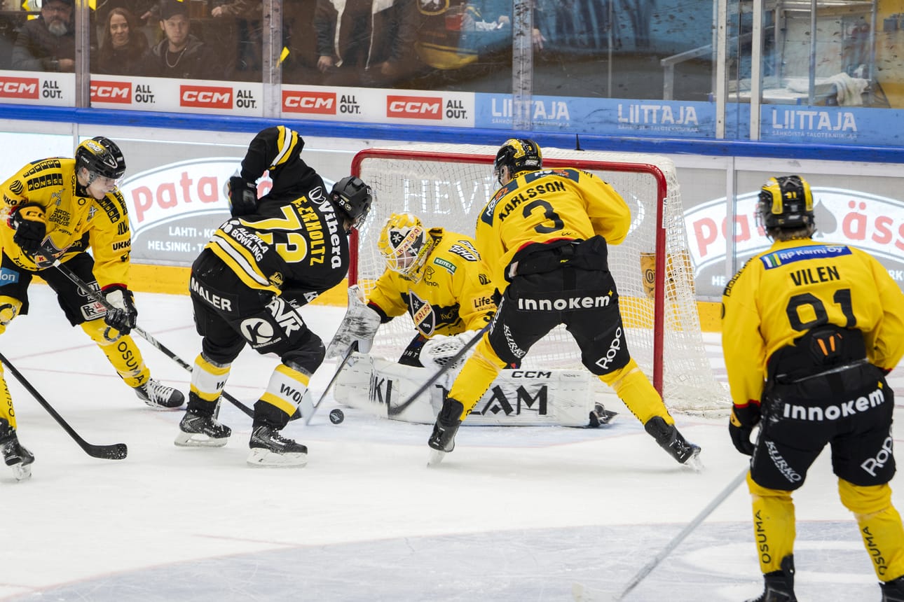 Rasmus Korhonen pelasi hyvän ottelun KalPan maalilla.
