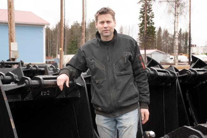 Lasse Saarenpää sai lauantaina Maakunnallinen Nuori Yrittäjä -palkinnon. Laten Kone Oy työllistää kymmenen henkilöä. KUVA: KAROLIINA SYRJÄ