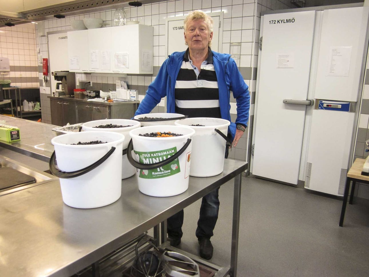 Salonkartanossa päästiin jo tuoreiden mustikoiden makuun, kiitos Karppisen Aimon.