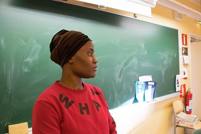 Itohan Okundaye on antanut kasvonsa ja tarinansa ihmiskaupan vastaiselle taistelulle sekä ollut aloitteentekijä suomalaiskampanjassa, joka tukee uhreja ja levittää tietoa ihmiskaupasta. Hän haluaisi opiskella tulevaisuudessa vielä paljon lisää, auttaa ihmisiä ja työskennellä sen puolesta, ettei kenenkään naisen tarvitsisi kaupata itseään. Suomessa opiskelu olisi mahdollista, mutta ei ilman turvapaikkaa eikä oleskelulupaa. KUVAT: AUNE WARONEN