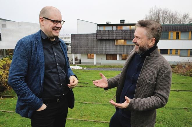 Arkkitehtitoimisto Oopeaan johtaja Anssi Lassilla (vas.) ja arkkitehti David Sim ovat monista asioista yhtä mieltä. Kuvat Virpi Kupiainen-Ämmälä