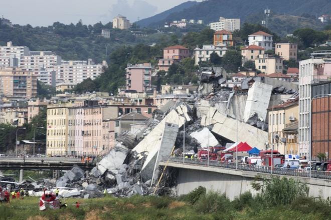 Genovan siltaturman syiden selvittely jatkuu. Moottoritiesilta Morandi tiedettiin huonokuntoiseksi. Sitä oli korjattu viimeksi pari vuotta sitten. KUVA: Mauro Ujetto