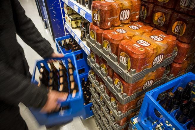 Vuoden takainen kompromissiesitys nostaisi kaupassa myytävien alkoholijuomien alkoholipitoisuuden ylärajan 4,7 prosentista 5,5:een. KUVA: Ossi Ahola