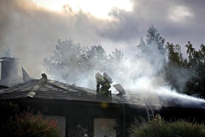Pohjan tuhoisa tulipalo syttyi kahdeksan aikaan aamulla 21. syyskuuta. KUVAT: KARI LÖFHJELM