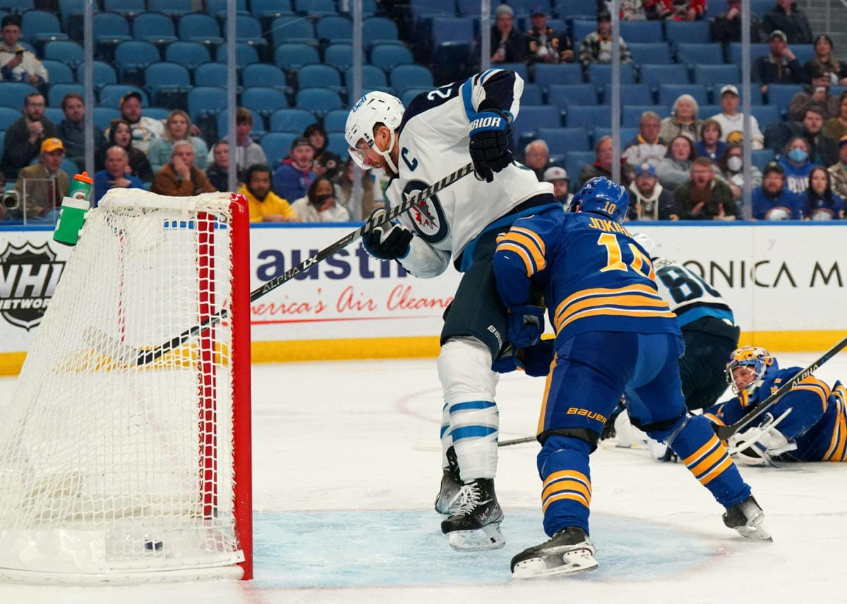 Henri Jokiharju nappasi ottelusta syöttöpisteen. LEHTIKUVA / Getty Images / AFP