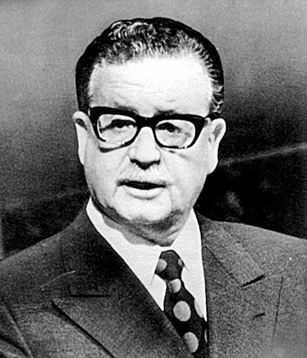 Salvador Allende kaivettiin haudasta.