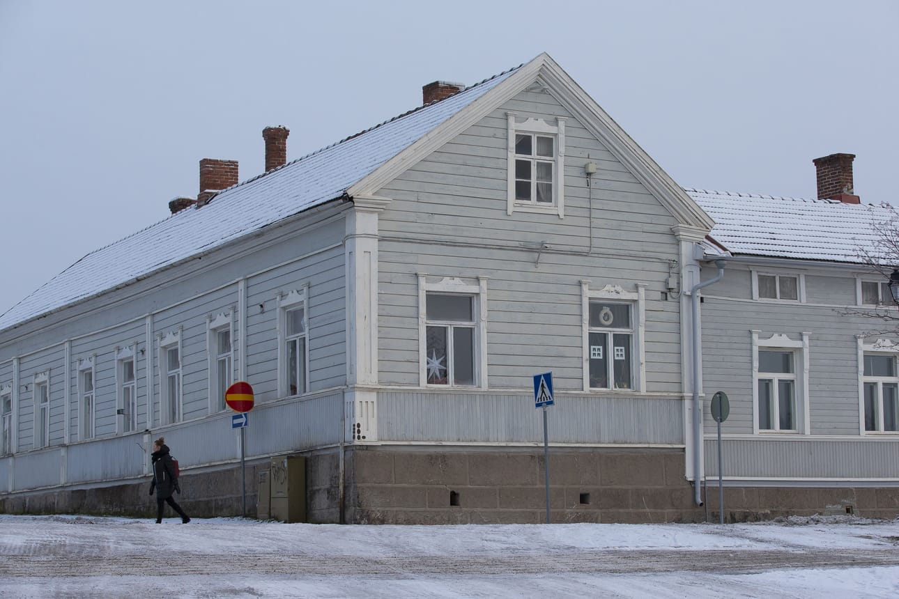Maanantain jouluikkuna avautuu Freitagin vanhassa komeassa kulmatalossa osoitteessa Rantakatu 38.