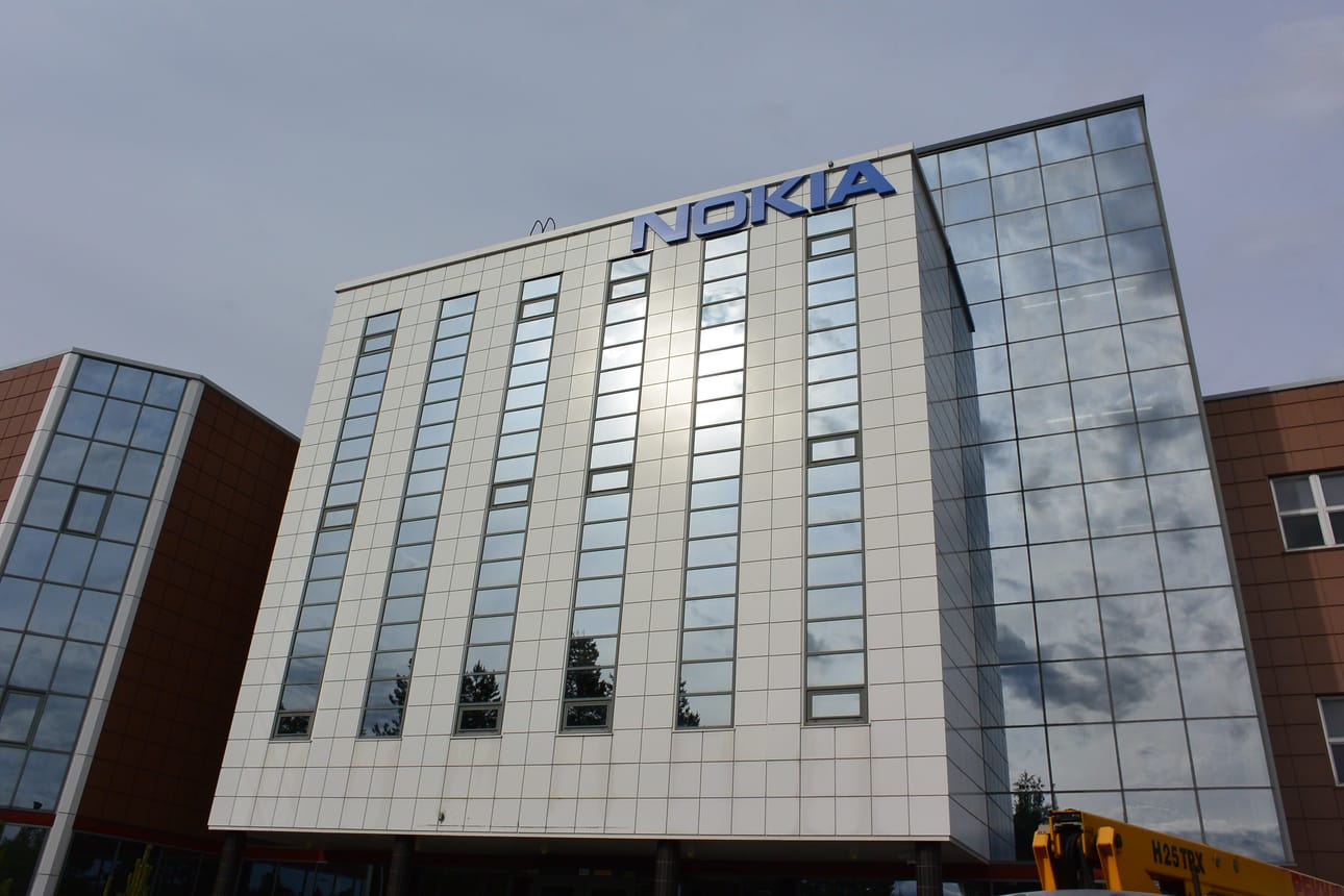 Nokialla on myös auki uusia työpaikkoja. Luottamusmies Risto Lehtilahti toivoo, että osa irtisanottavista työllistyy uudelleen talon sisälle.