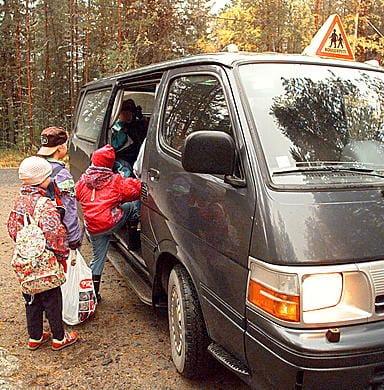 Koulukuljetuksissa suositellaan käytettäväksi alkolukkoa.