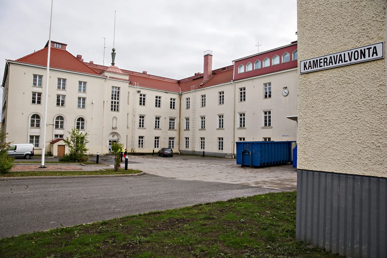 Tornioon on tullut satoja turvapaikanhakijoita viime päivien aikana.