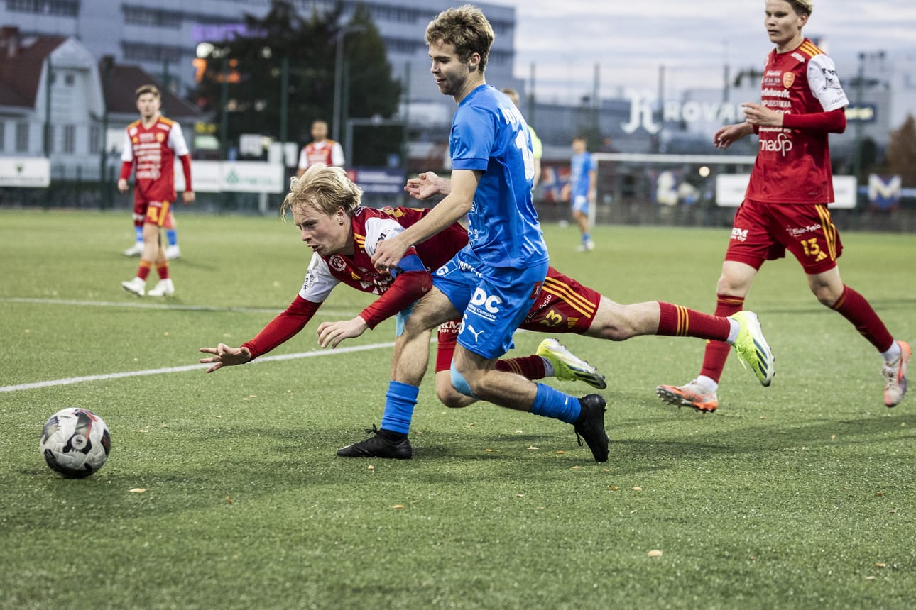 Kimi Isometsä ja sinipaitainen RoPS matkustavat Suomen cupissa Vaasaan alasarjajoukkueen vieraaksi.
