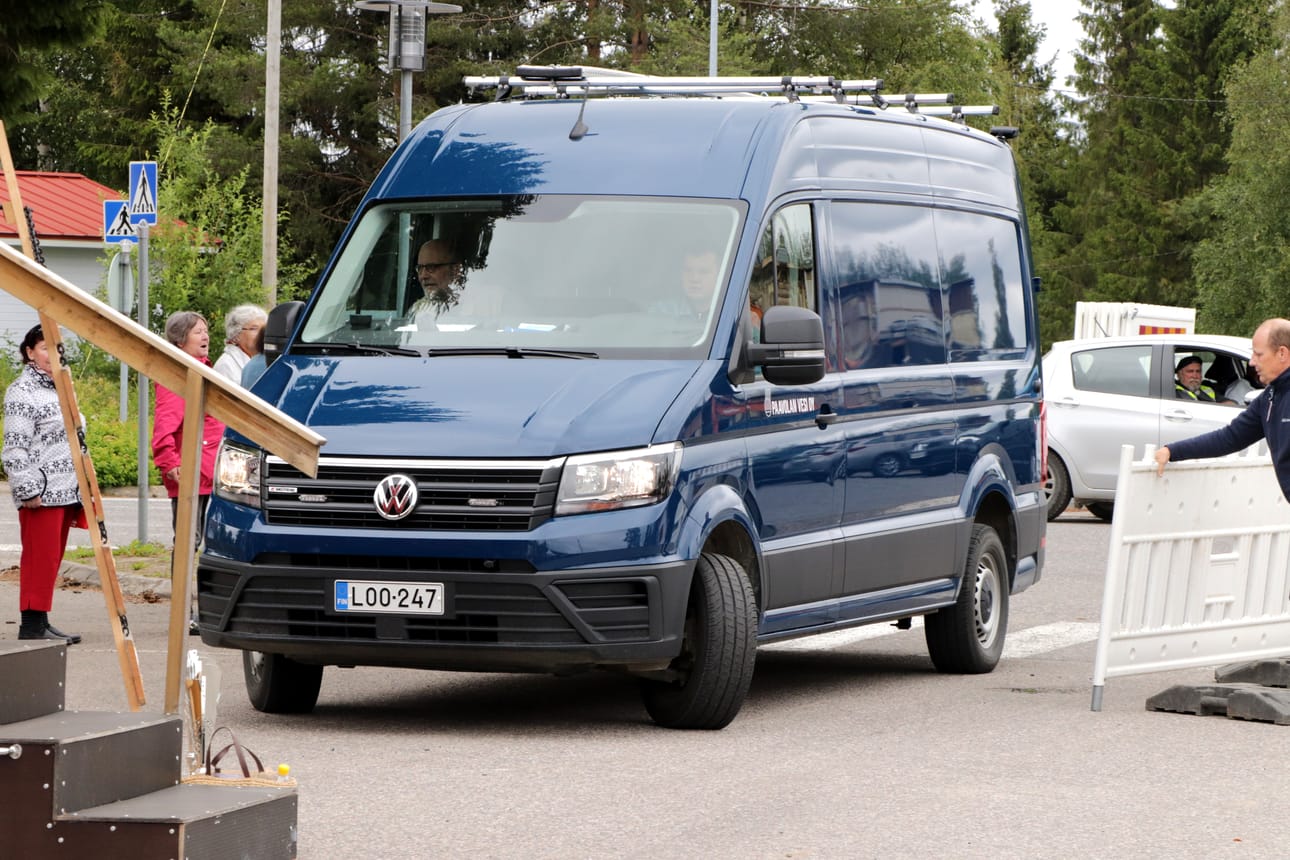 Uusi Ruukin Patruuna saapui torille "vesibussilla".