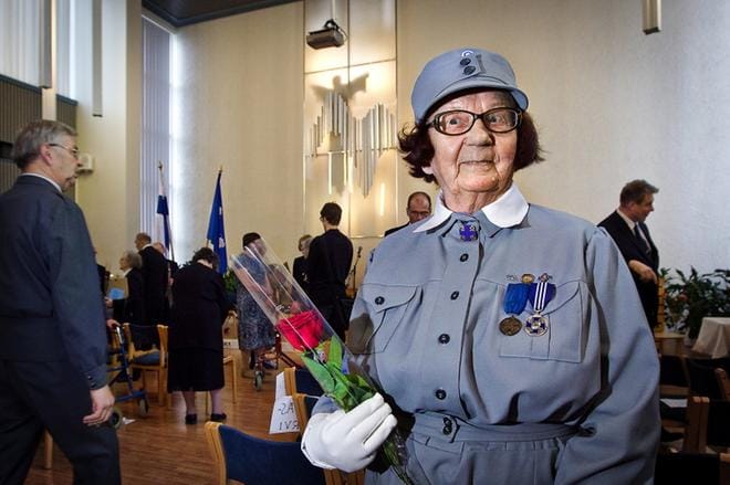 Rintamalotta Sisko Koskimäellä on kaksi lasta. Tytär syntyi 1950 ja poika neljä vuotta myöhemmin. Koskimäellä on myös lapsenlapsia, ja sisaruksista on elossa yksi veli. ARKISTOKUVAT: HARRI TOIVOLA