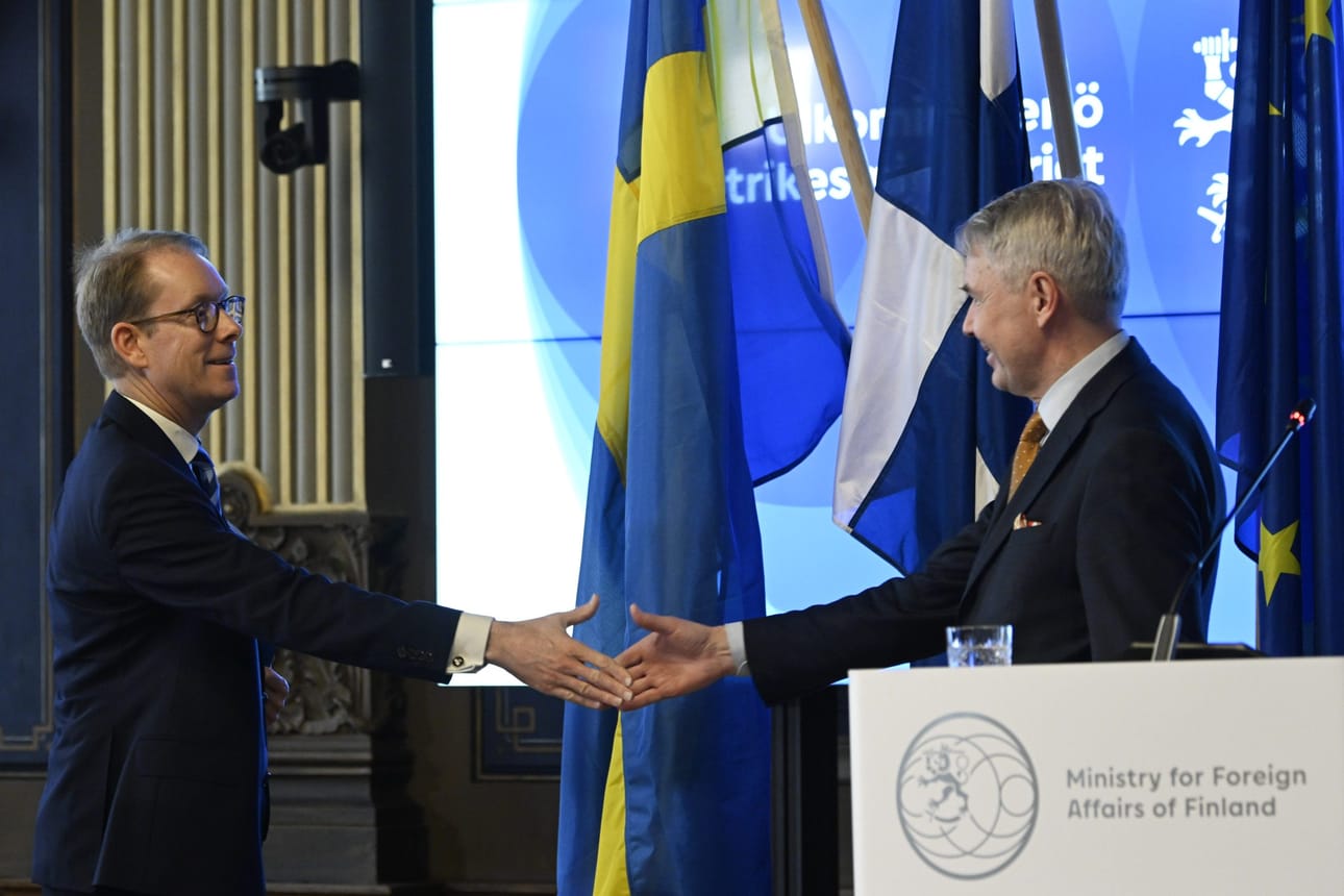 Tiedotustilaisuudessa sekä Tobias Billström että Pekka Haavisto kertoivat pitävänsä yhä tärkeänä sitä, että maat liittyvät Natoon yksissä tuumin. LEHTIKUVA / Markku Ulander