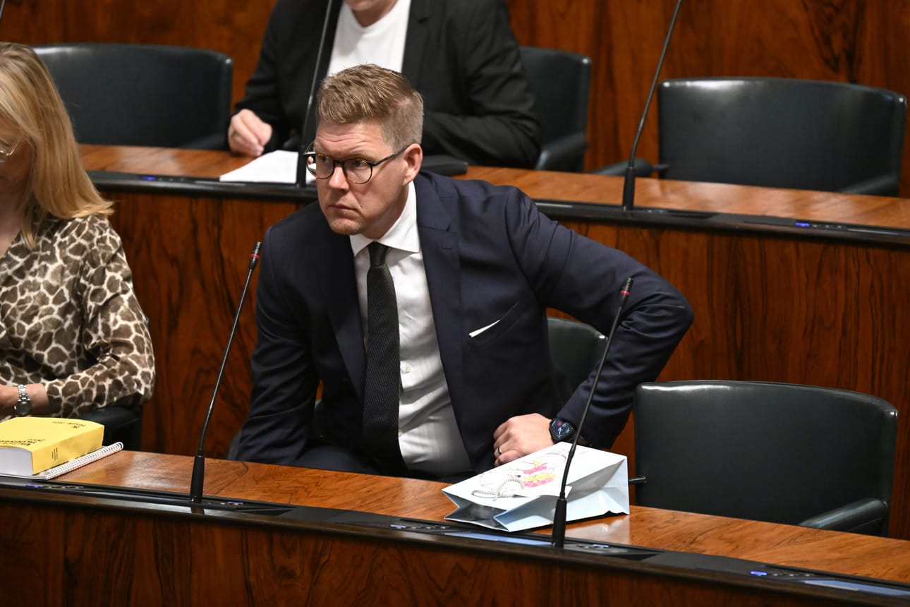 Antti Lindtmanin johtama SDP on yhä selvässä johdossa kannatusmittauskyselyssä.