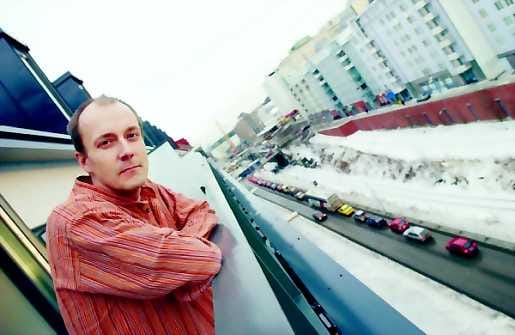 Tuore pääkaupunkilainen. Kirjailija Jussi Siirilä on juuri muuttanut Oulusta Helsinkiin. Ouluun ja it-alan pariin hän aikoo kyllä palata ainakin kirjoissaan.